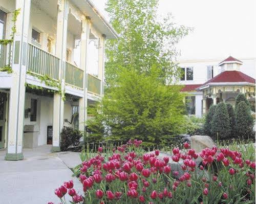 Fern Resort Ориллия Экстерьер фото