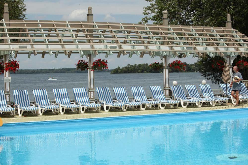 Fern Resort Ориллия Экстерьер фото